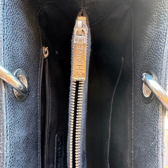 Chanel Grand Shopping Tote - Picture 4 of 9